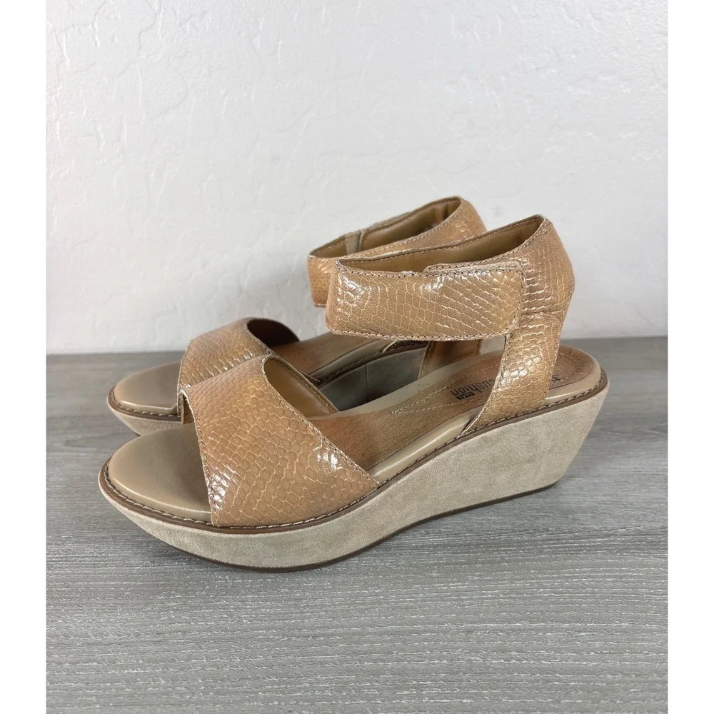 Clarks Collection Hazelle Alba Tan Leather Snake Print Wedge Sandals Size‎ 7.5